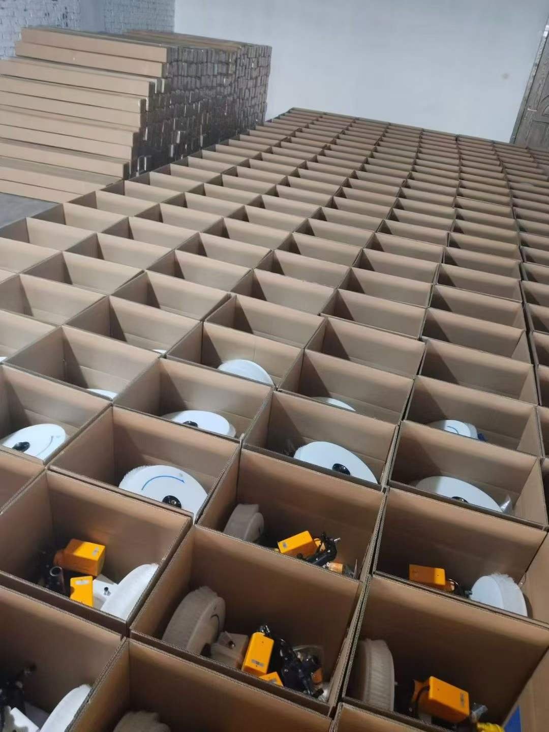 Packaging for the RSITAI single head solar panel cleaning brush